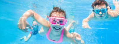 Kinder und Wasser